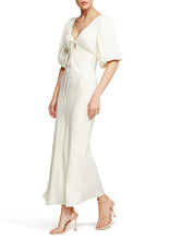 Load image into Gallery viewer, Ministry Of Style - Ethereal Sleeved Midi Dress - Ivory
